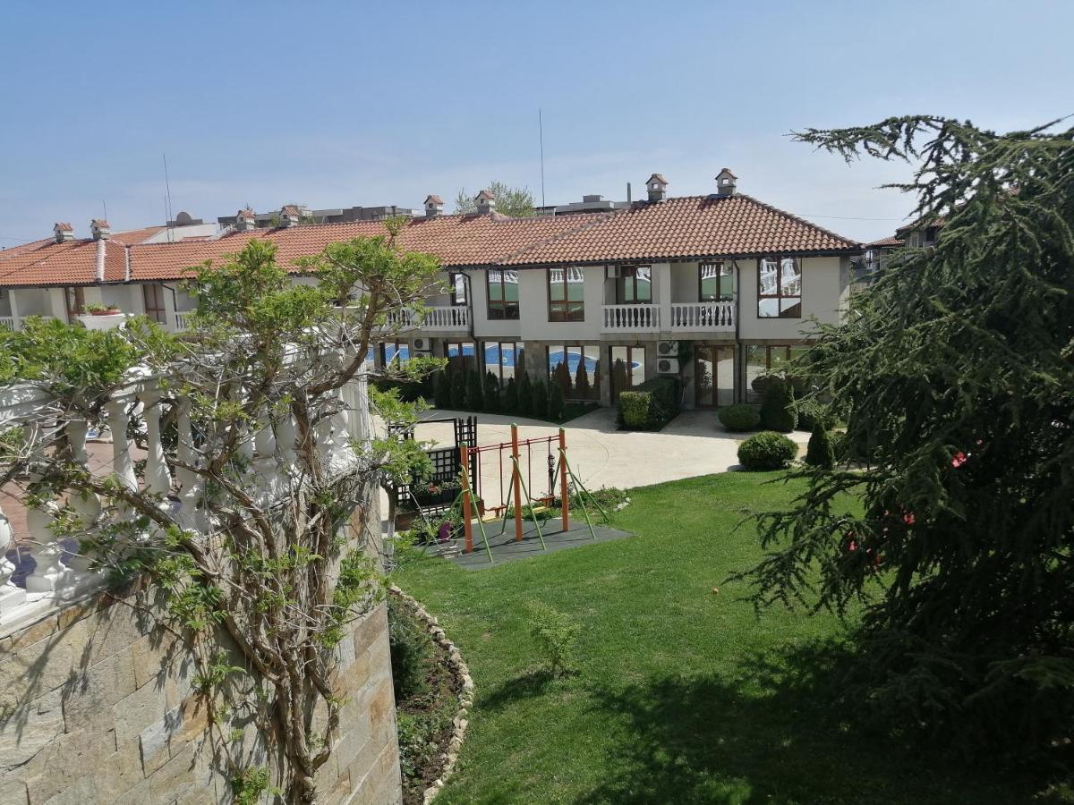 Триумф Холидей Вилидж Свети Влас Exterior foto